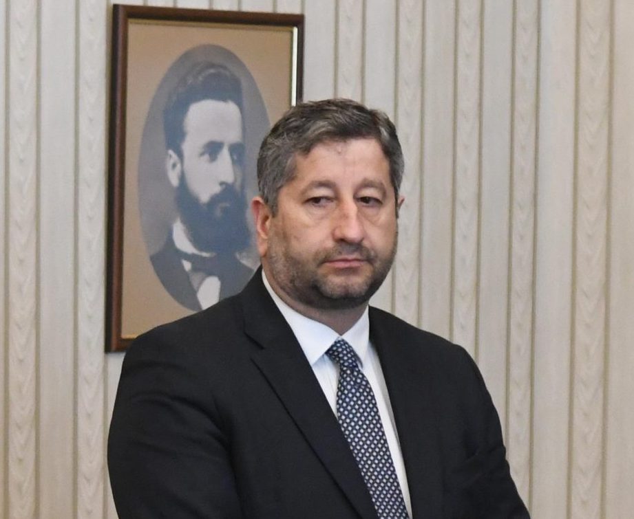 Бойкикиев надмина Божинката: Ще направя служебен кабинет като на Радев, ама не на Радев