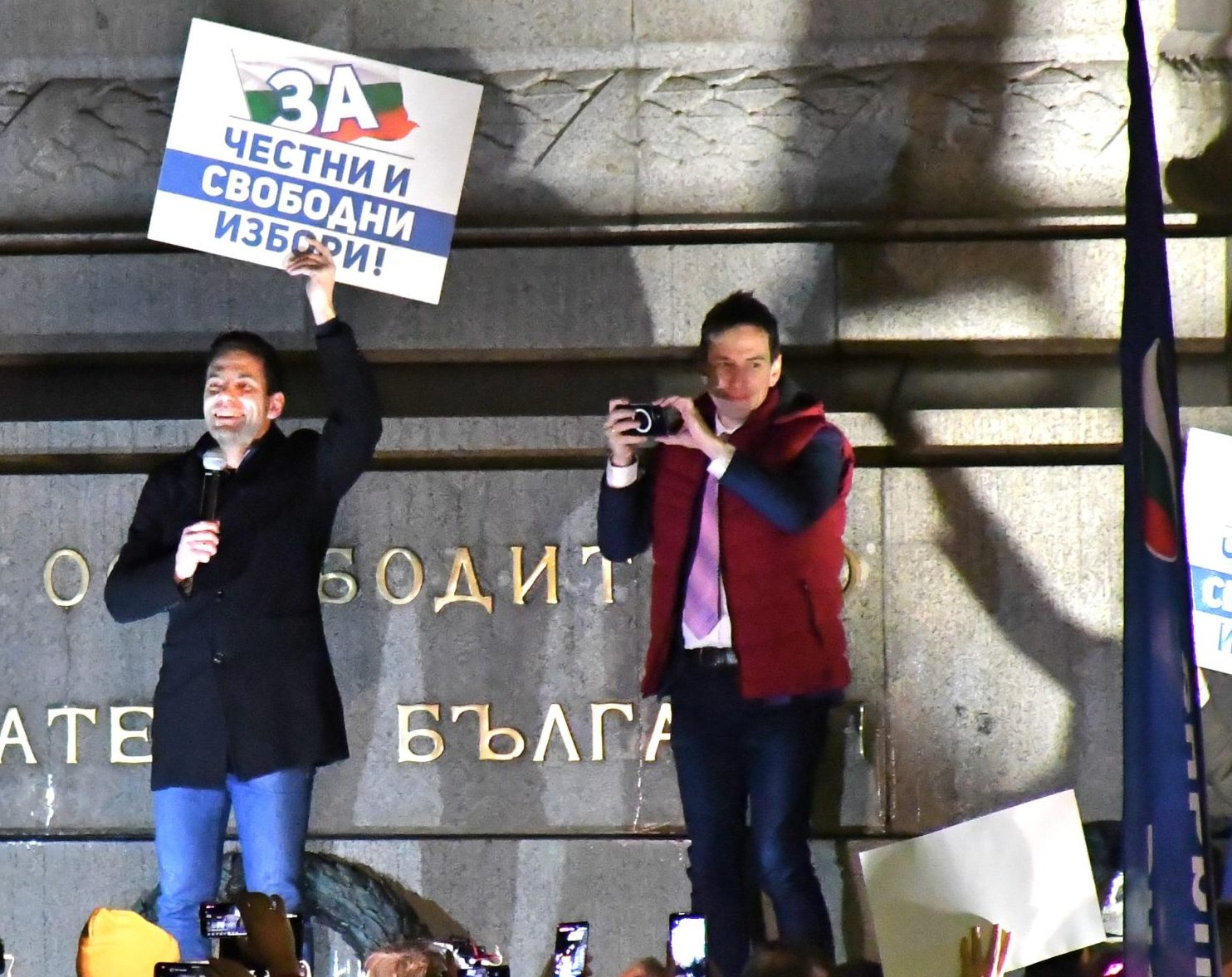 Грандиозен скандал с рекламната кампания на ПП, намесиха Парапета и „Squid game“