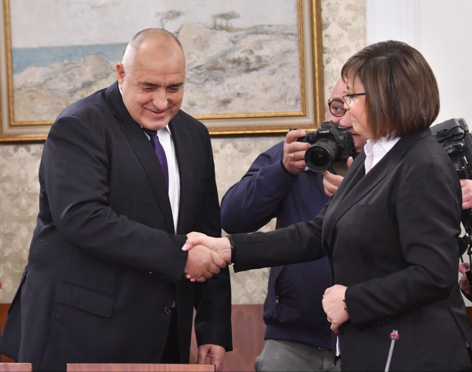 Притеснение в ефира на БНТ: Бойко Борисов показа, че е в много добра форма! Завръща се