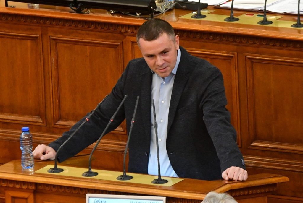 Случи се нещо много лошо на Хазарта, отдавна не му бяха причинявали такава болка