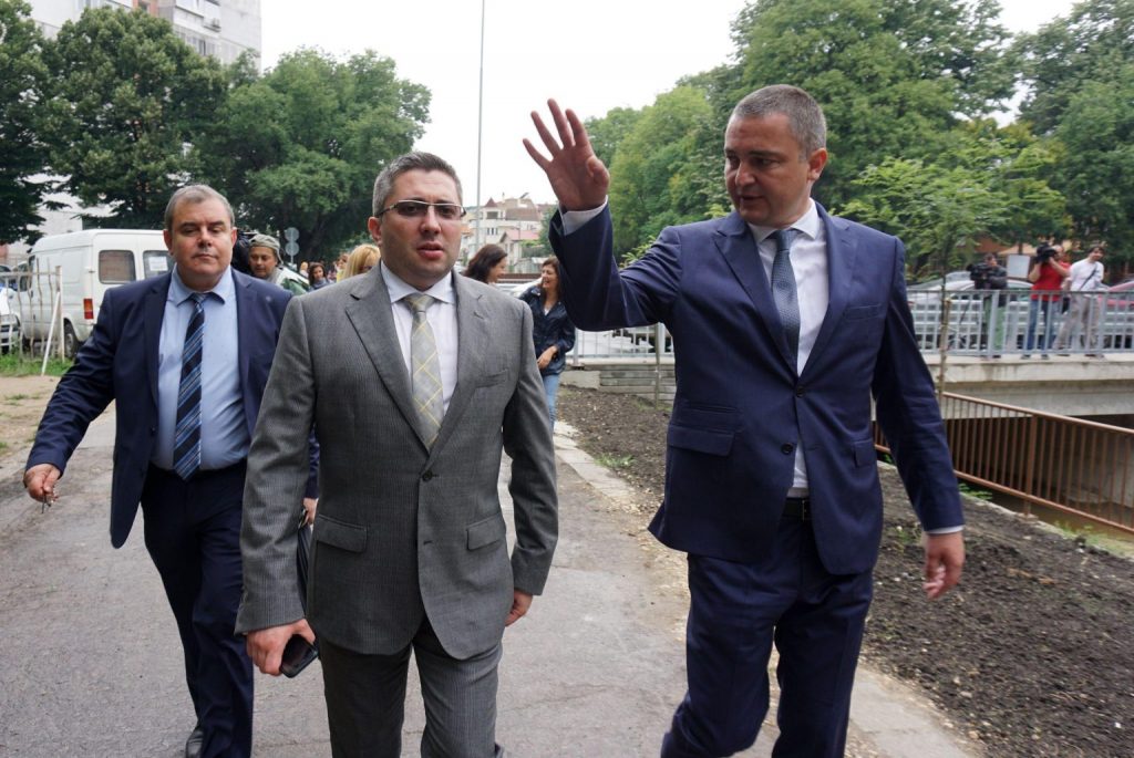 Нанков: А те какво правят – пътища през крив макарон!