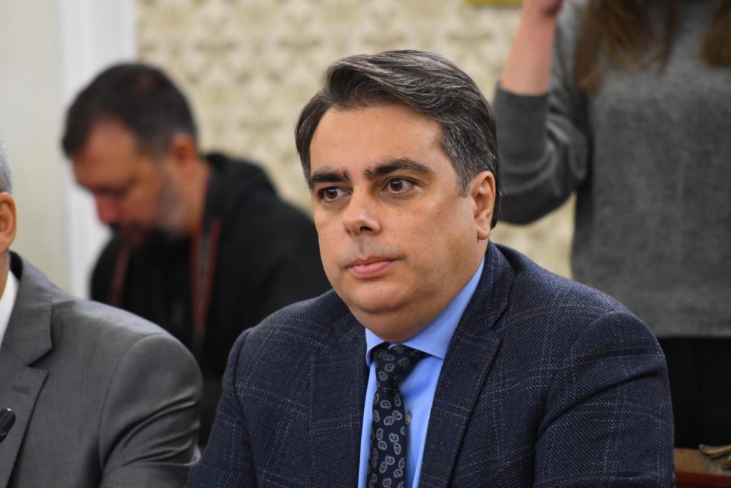 Юрист: Не е имало по-некадърен финансов министър от Асен Василев