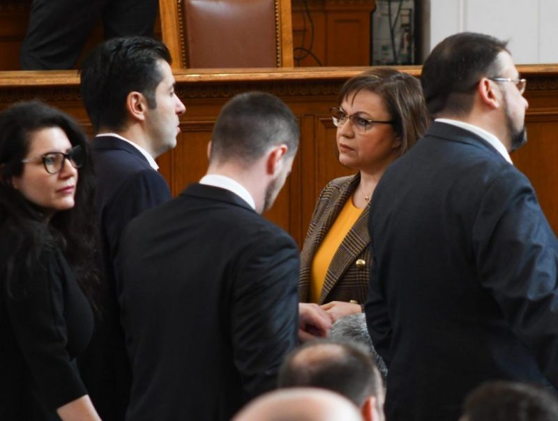 Депутатите не се разбраха за шеф на парламента, Рашидов ги изпрати да си лягат