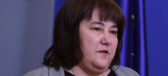 МРЕЖАТА ГЪРМИ: Щом финансовата министърка е ревала преди да представи бюджета, ние тепърва ще ревем