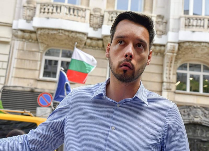 Бонев реве в мрежата, откраднали му бензина. Джамбазки го постави на място