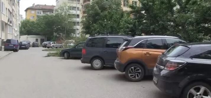 Лошо: Готвят голяма тесла с паркирането в градовете