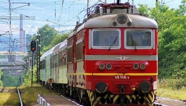 Трагедия: Пътнически влак премаза жена край Стара Загора СНИМКА