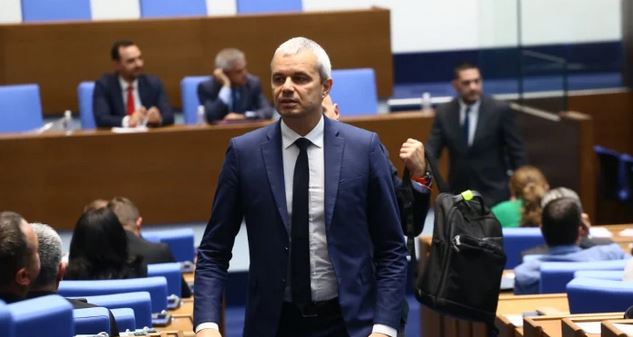 Нова драма разтърси „Възраждане“: Изгониха трима депутати