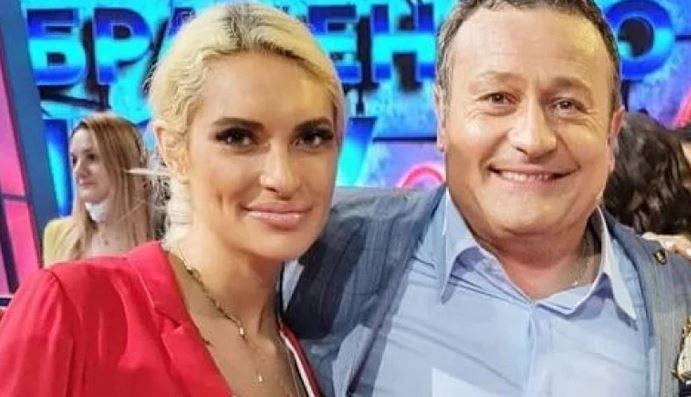 Изненада! Анита на Рачков се сгоди за 20-години по-възрастен от нея СНИМКА