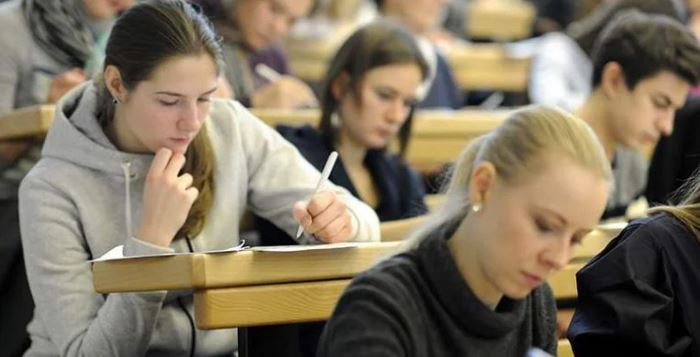 Ето колко студенти ще се облажат от безплатното висше
