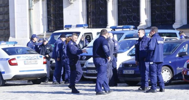 Невиждан ужас в центъра на София, полицаите са безсилни
