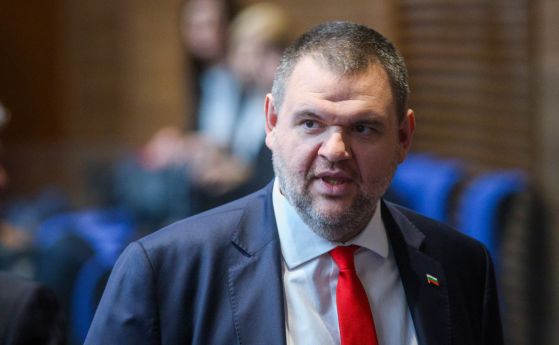 Пеевски: Христо Иванов 9 месеца пи мазно турско кафе в моя кабинет и седеше в скута ми
