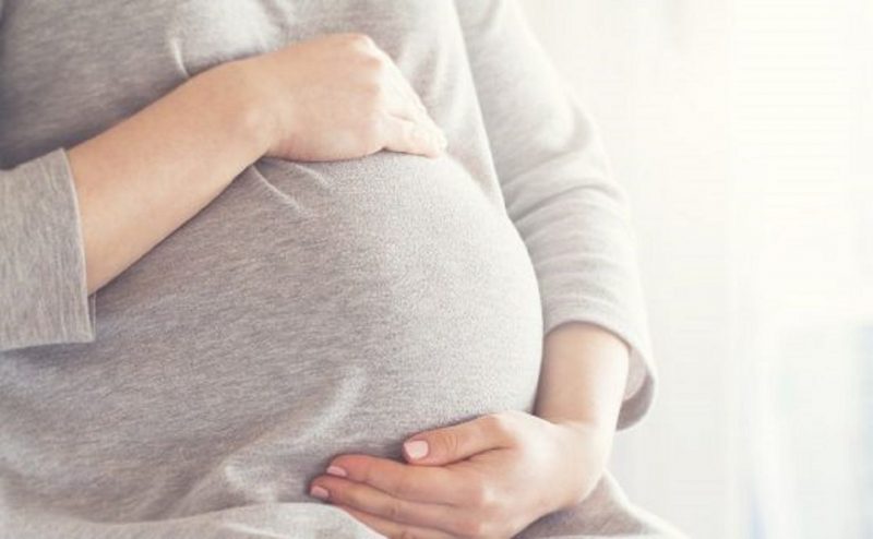 13-годишна българка чака дете от 15-годишния си брат