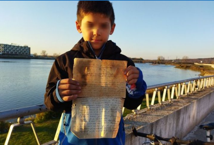 9-г. момченце намери бутилка с бележка в Марица, отвори я и се разплака от прочетеното