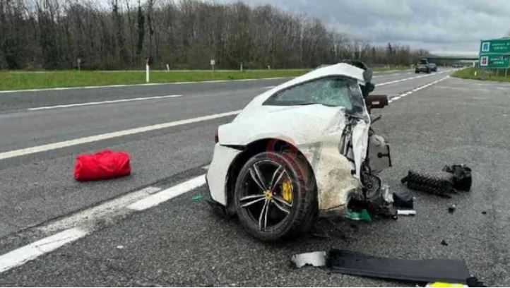 Разполовено Ferrari: Моделка и диджей загинаха в страшна катастрофа ВИДЕО