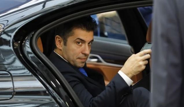 Кирил Петков катастрофира тежко в автомобил на НСО с фатален край за един от участниците! Има и пострадали!