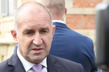 Румен Радев: Тарторът на правителството лети към Дубай с частен „Фалкон“