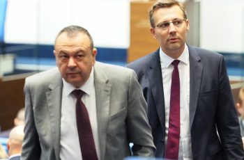 Политическо чистене: Кои са жертвите на „вълната“ на Радев в Народното събрание?