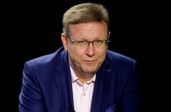 Пеевски е България: Явор Дачков обяснява защо Карлос Насар неизбежно ще се снима с него