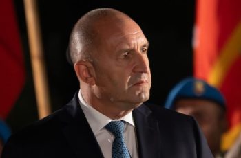 Политическа шахматна партия: Радев опитва ли се да разедини ПП?