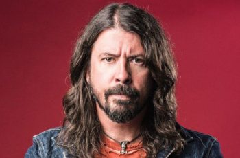 София в обектива на Foo Fighters: Дейв Грол избра българската столица за новия си клип