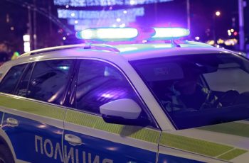 Пиян шофьор без книжка влезе в ръкопашен бой с полицаи в Ботевград