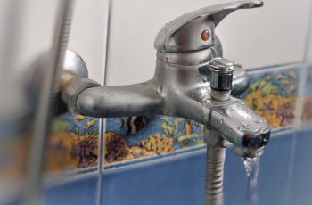 Студени дни за софиянци: 13 квартала остават без топла вода