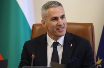 Драматично сбогуване: Гюров оприличи министрите си на легендарните 300 спартанци