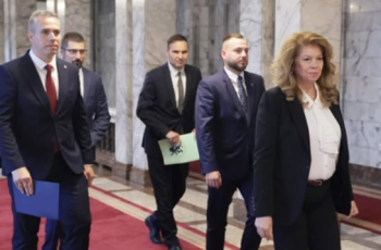 Шок в политиката: Възраждане иска връщане на лева, за да се избегне фалит на държавата!